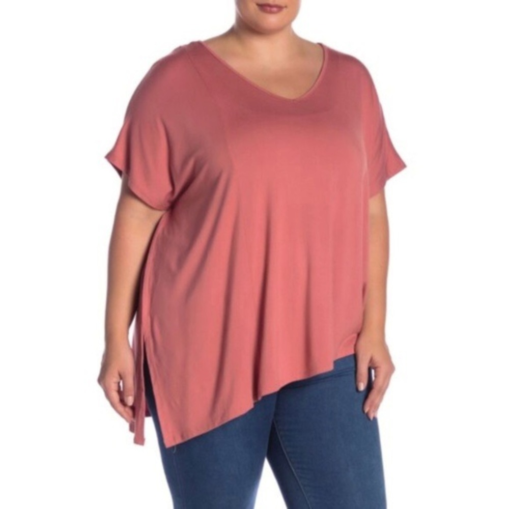 🍊NWT Plus Size Asymmetrical Hem Tee